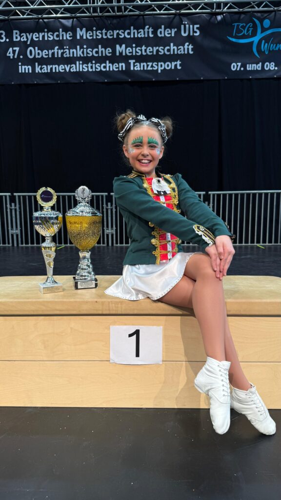 Die Oberfränkische Meisterin Helena Brendel geht mit zwei Pokalen nach Hause.